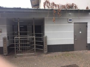 Toiletten Am Fass 01