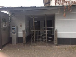 Toiletten Am Fass 02